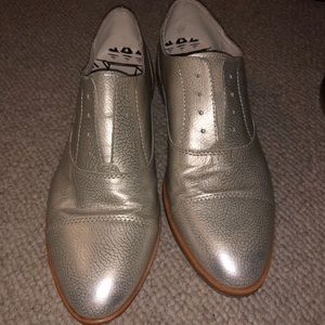 Dolce Vita Gold Shoes size 9